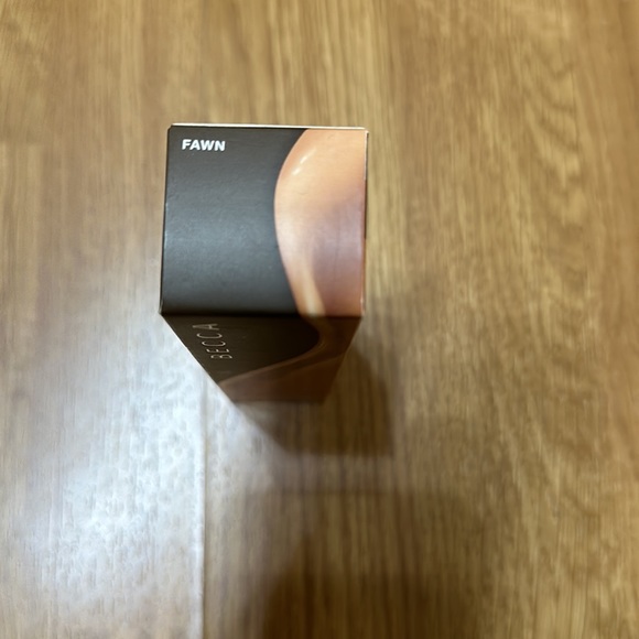 Becca Foundation 4 colors available Tan,Fawn,Porcelain, Linen - Picture 5 of 6